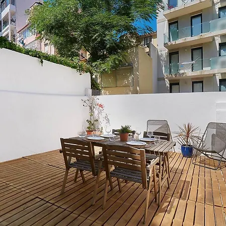 Lägenhet Modern Flat With Double Patio Right Next To Estrela Gardens *